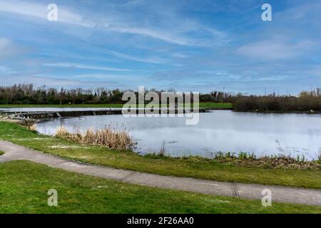 Grange Castle parco pubblico a Clondalkin Dublino Irlanda. Il parco è stato sviluppato intorno all'ampio parco commerciale di quest'area. Foto Stock