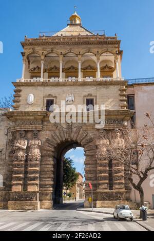 Porta Nuova a Palermo, Sicilia, Italia Foto Stock