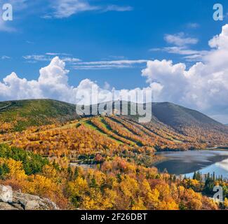 Vista del lago di eco da artista Bluff in autunno Foto Stock