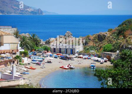 Mazzaro Beach, Taormina, Provincia di Messina, Sicilia, Italia Foto Stock