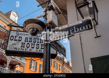 Bourbon St segno su Bourbon st turisti su Bourbon st New Orleans, Louisiana Foto Stock