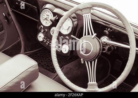 SHOREHAM-BY-SEA, WEST SUSSEX/UK - AGOSTO 30 : Triumph Roadster in mostra allo Shoreham Airshow di Shoreham-by-Sea, West Sussex on Foto Stock