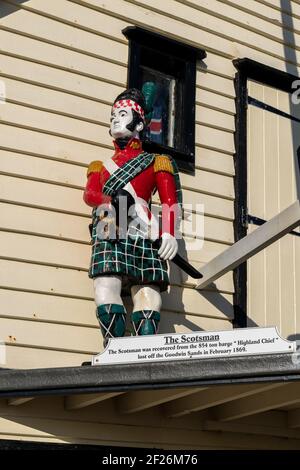 Broadstairs, KENT/UK - 29 GENNAIO : la statua in legno di Scotsman a Broadstairs il 29 gennaio 2020 Foto Stock