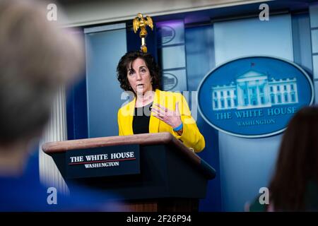 Roberta Jacobson, coordinatrice del confine sud-ovest del Consiglio Nazionale di sicurezza della Casa Bianca, parla durante una conferenza stampa nella stanza di Briefing stampa di James S. Brady presso la Casa Bianca a Washington, DC, Stati Uniti, mercoledì 10 marzo, 2021. Il segretario alla stampa della Casa Bianca Jen Psaki ha detto ieri che il governo non avrà i controlli di stimolo di soccorso Covid-19 stampati con il nome del presidente Biden su di loro, come il Tesoro cerca di accelerare la loro distribuzione. Credito: Al Drago/Pool via CNP /MediaPunch Foto Stock