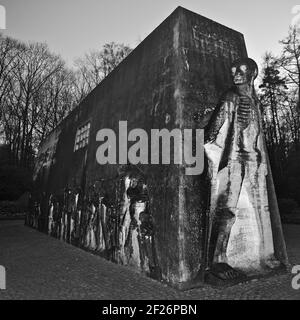 Monumento a Bittermark in serata, artista Karel Niestrath, Dortmund, Germania, Europa Foto Stock