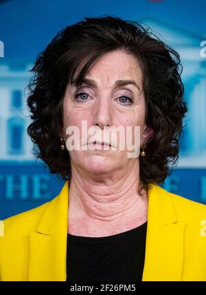 Roberta Jacobson, coordinatrice del confine sud-ovest del Consiglio Nazionale di sicurezza della Casa Bianca, ascolta una domanda durante una conferenza stampa nella stanza di Briefing stampa di James S. Brady presso la Casa Bianca a Washington, DC, Stati Uniti, mercoledì 10 marzo, 2021. Il segretario alla stampa della Casa Bianca Jen Psaki ha detto ieri che il governo non avrà i controlli di stimolo di soccorso Covid-19 stampati con il nome del presidente Biden su di loro, come il Tesoro cerca di accelerare la loro distribuzione. Credito: Al Drago/Pool via CNP /MediaPunch Foto Stock