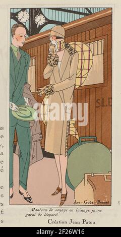 Art - Goût - Beauté, Feuillets de l' élégance féminine, février 1926, n° 66, 6e Année, p. 18: Création Jean Patou.Man e una donna che piange su una stazione ferroviaria. Donna indossa un mantello di viaggio di lana gialla sormontata con leopardo, da Jean Patou. Accanto a lei c'è una borsa da viaggio e un cappello. Parte di una pagina della Modelijdschrift Art-Goût-Beauté (1920-1933). Foto Stock