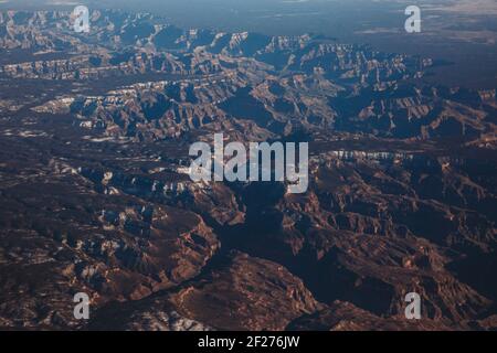 Vista panoramica del Grand Canyon con neve dall'alto Foto Stock