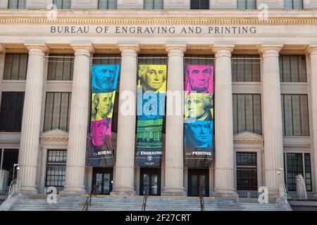 Washington D.C. USA 11-02-2020: Immagine che mostra l'esterno del Bureau of Engraving and Printing, un edificio federale sotto il Dipartimento del Tesoro Foto Stock