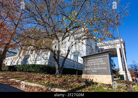 Washington, DC USA 11-29-2020: Memorial Continental Hall Building delle Figlie della Rivoluzione americana (DAR) che è aperto per i discendenti di p. Foto Stock