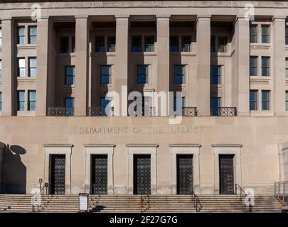 Washington DC, USA 11-29-2020: Stewart Lee Udal Building, l'edificio principale del Dipartimento degli interni degli Stati Uniti. Questo è il quartier generale di Where Off Foto Stock