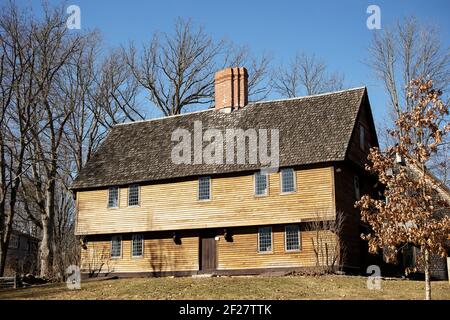 La Parson Capen House a Topsfield, Massachusetts, Stati Uniti, costruita nel 1694 per il reverendo Joseph Capen e ora un punto di riferimento storico nazionale. Foto Stock