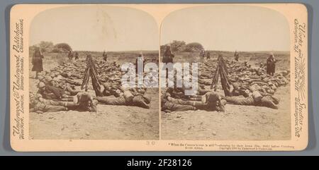 Quando il ruggito del cannone è ancora' - dormendo dalle loro armi (Dec. 30th) prima di Colesberg, Sud Africa.. Foto Stock