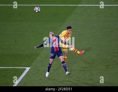 Layvin Kurzawa del PSG, Sergio Dest di Barcellona durante la UEFA Champions League, round del 16, seconda partita di calcio tra Paris Saint-Germain (PSG) e FC Barcelona (Barca) il 10 marzo 2021 allo stadio Parc des Princes di Parigi, Francia - Foto Jean Catuffe / DPPI Foto Stock