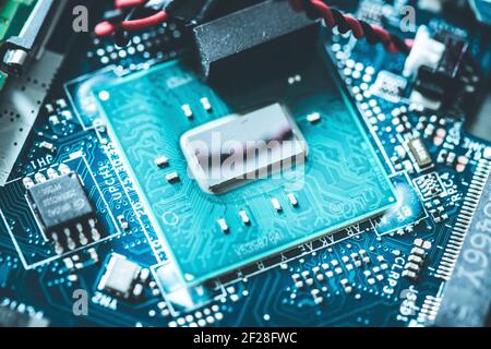 Tecnologia informatica: Primo piano di un chip di computer su una scheda a circuito stampato Foto Stock