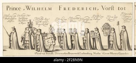 Corteo funebre di Willem Frederik, Conte di Nassau-Dietz (rivista 7), 1665; lutto-Staetelijcke splendore cadavere nell'uyt-vaert e begraefenisse dal corpo dimesso di (...) Wilhelm Frederich (...) Morto all'interno di Leeuwarden (...) Den een-and-TwinTichsten ottobre, MDCLXIV. E Aldaer in 't Choor van de Jacobijner Kerck, Den Vyfthienden dicembre MDCLXIV. Vecchio stile (...). Processione funebre di Willem Frederik, Conte di Nassau-Dietz, a Leeuwarden il 6 gennaio 1665. Parte della Processione funebre. Piastra n. 7 in un gruppo di 24 (o 25) piastre numerate non montate (senza fogli di testo) Foto Stock