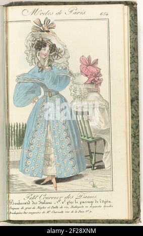 Petit Courrier des Ladies, 25 Juillet 1829, No. 654: Chapeau de Gros de Naples .... Donna in piedi vestita in una borsa di salvataggio di 'organdie' ricamato. Cappello da 'Gros de Naples e' Paille de Riz'. Stivali dai negozi di Charmotte. Figura seduta, vista sul retro, nello stesso abito. Stampa dalla rivista di moda Petit Courier des Ladies (1821-1868). Rilegatura (con alcune pagine. Le Journal des Laden et des Modes). Dal 15 gennaio 1827 al 20 marzo 1830. Incompleto. Foto Stock