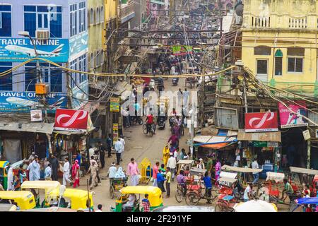 10 ottobre 2016: Vista su delhi vicino Chandni Chowk. Chandni Chowk, alias Moonlight Square, è uno dei mercati più antichi e traffici della vecchia Delhi, Indi Foto Stock