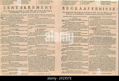 Foglio di testo al cartone animato con i funerali della monarchia di Luigi XIV, 1695; Debtisse van D'Generalke monarchia di Lodewyk de XIV Morendo del Marschalk di Lussemburgo e conquistando Casal e Namur; l'Enterrement de la Monarchie Universelle de Louis XIV. Par la mort du marechal de luxembourg, & par la prize de casal & de namur.tekstblad al cartone animato sui francesi a seguito della perdita di nomi e casale monferrato in Italia e la morte di François Henri de Montmorency, Duca di Lussemburgo nel 1695. Testi in 4 colonne in francese e olandese. In fondo ai falsi indirizzi del publ Foto Stock