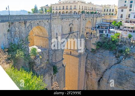 Puente Nuevo dal punto di vista di Aldehuela a Ronda, Malaga, Andalusia, Spagna Foto Stock