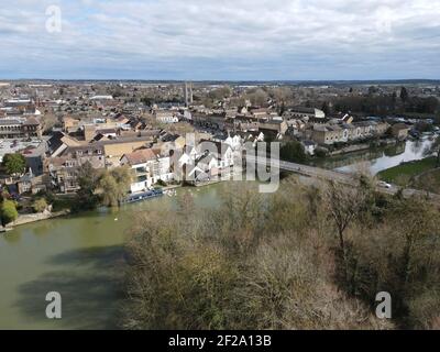 St Neots città di Cambridgeshire Regno Unito Aerial Footage St Neots Città e fiume Ouse a Cambridgeshire UK immagini aeree Foto Stock