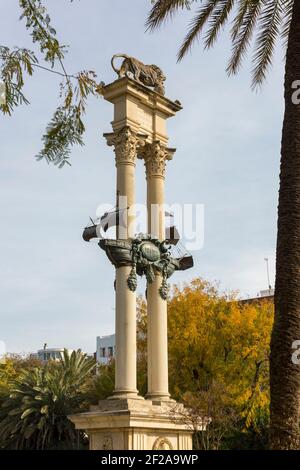 Un memoriale a Cristoforo Colombo o Cristobal Colon con il suo Nave Isabel a Siviglia Spagna Foto Stock