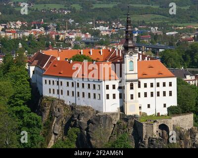 Decin Castle vista panoramica aerea sopra la città storica, Repubblica Ceca Foto Stock