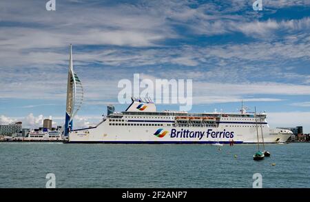 Nave Brittany Ferries in partenza da Portsmouth per la Francia Foto Stock