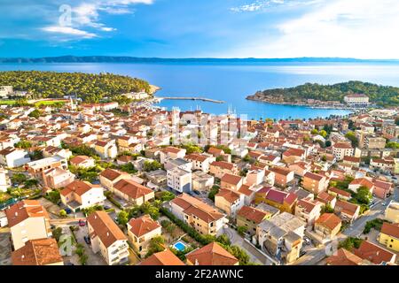 Makarska. Città turistica di Makarska vista aerea lungomare, arcipelago Dalmazia della Croazia Foto Stock