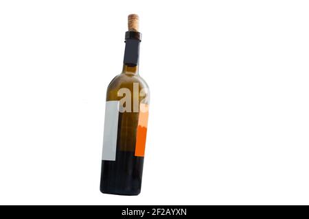 Vino rosso bottiglia isolato su sfondo bianco Foto Stock