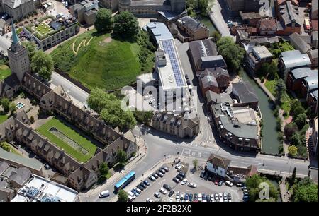 Veduta aerea dell'Oxford Register Office, Centre for Innovation e del Castle Mound, Oxford Foto Stock