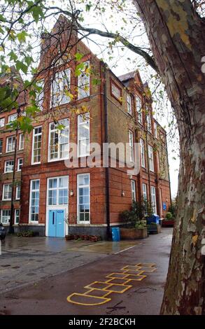 LA SCUOLA ELEMENTARE DI COBOURG NEL SUD DI LONDRA. 5 dicembre 2006 TOM PILSTON Foto Stock