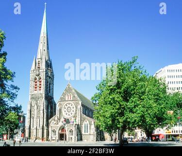 1999 Christchurch South Island Nuova Zelanda - Christchurch Cathedral Christchurch South Island Nuova Zelanda per lo più demolita dopo il terremoto nel febbraio 2011. La Cattedrale di Christchurch, chiamata anche Cattedrale della Chiesa di Cristo e (raramente) Chiesa della Cattedrale di Cristo, è una cattedrale Anglicana sconsacrata nella città di Christchurch, Nuova Zelanda. È stata costruita tra il 1864 e il 1904 nel centro della città, circondata da Piazza della Cattedrale Foto Stock