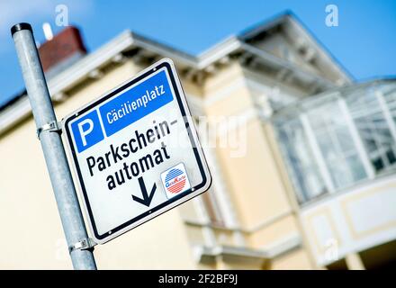 Oldenburg, Germania. 30 settembre 2020. Una macchina per il parcheggio nel centro città di Oldenburg (Germania), 30 settembre 2020. Credit: dpa/Alamy Live News Foto Stock