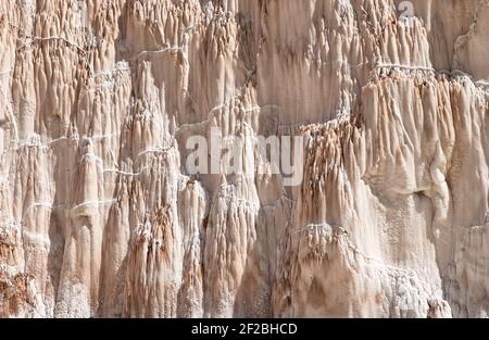 Saline Inca di Maras, saline terrazzate e saline di Pichingoto, Salineras de Maras, Valle Sacra degli Incas, Urubamba vicino Cusco, Perù Foto Stock