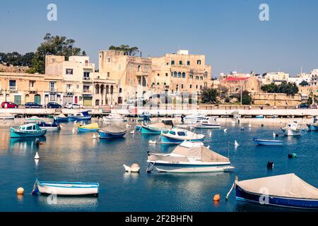 Barche di tutte le dimensioni nel porto di Birzebbuga, Malta Foto Stock