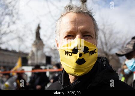 Parigi, Francia. 11 Marzo 2021. I manifestanti si sono riuniti a Place de la Republique a Parigi nel decimo anniversario dell'incidente nucleare di Fukushima. Parigi, Francia, 11 marzo 2021. Foto di Raphael Lafargue/ABACAPRESS.COM Credit: Abaca Press/Alamy Live News Foto Stock