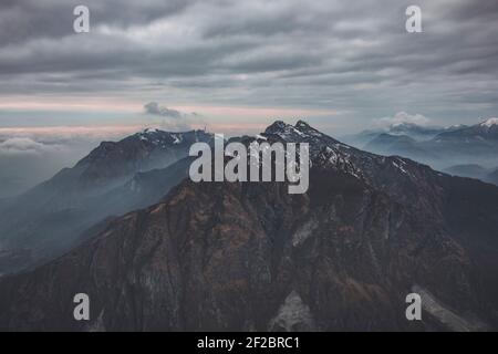 Vista dalla cima dei piani dei Resinelli a Lecco, vicino a Como Lombardia, Italia. Foto Stock