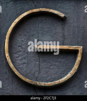 Sottile lettera d'oro G degli anni '20 Foto Stock