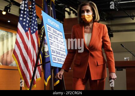 Washington, quartiere della Columbia, Stati Uniti. 11 Marzo 2021. Il portavoce della casa NANCY PELOSI (D-CA) parla durante una conferenza stampa sul salario minimo, oggi su March11, 2021 a HVC/Capitol Hill a Washington DC, USA. Credit: Lenin Nolly/ZUMA Wire/Alamy Live News Foto Stock