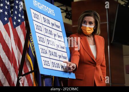 Washington, quartiere della Columbia, Stati Uniti. 11 Marzo 2021. Il portavoce della casa NANCY PELOSI (D-CA) parla durante una conferenza stampa sul salario minimo, oggi su March11, 2021 a HVC/Capitol Hill a Washington DC, USA. Credit: Lenin Nolly/ZUMA Wire/Alamy Live News Foto Stock