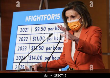 Washington, quartiere della Columbia, Stati Uniti. 11 Marzo 2021. Il portavoce della casa NANCY PELOSI (D-CA) parla durante una conferenza stampa sul salario minimo, oggi su March11, 2021 a HVC/Capitol Hill a Washington DC, USA. Credit: Lenin Nolly/ZUMA Wire/Alamy Live News Foto Stock