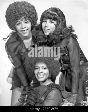 I CRISTALLI Foto promozionale del gruppo vocale americano su x. Da sinistra: Dolores Kenniebrew, Dolores Brooks, Patricia Wright Foto Stock