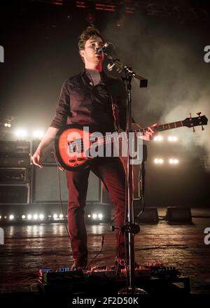 Mike Kerr di Royal Blood si esibisce dal vivo presso la O2 Academy di Brixton - Londra Foto Stock