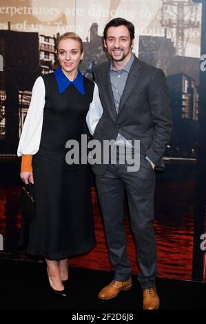 Amanda Abbington e Ralf poco arrivano al delitto Thriller Premio 2014 al Grosvenor House Hotel di Londra Foto Stock