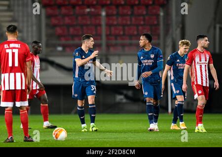 PIREO, GRECIA - MARZO 11: Squadra dell'Arsenale FC che celebra l'obiettivo di Martin Odegaard dell'Arsenale FC durante l'Olympiacos contro Arsenal - UEFA Europa League Foto Stock