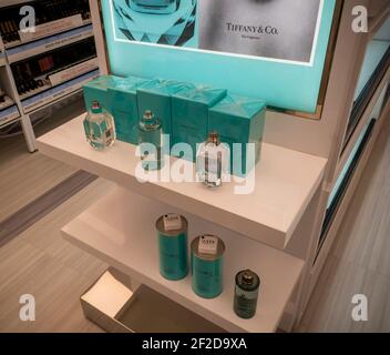 Tiffany & Co. Fragrance in un nuovo ramo della catena di make up and beauty, Ulta Beauty, situato nel quartiere commerciale di Herald Square a New York visto durante la sua soft apertura, mercoledì 3 marzo 2021. Il negozio di 12,000 UltaÕs è il secondo negozio a Manhattan. (© Richard B. Levine) Foto Stock