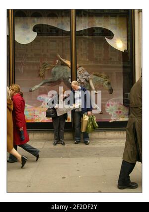 Harvey Nichols a Londonpic David Sandison 15/4/2005 Foto Stock