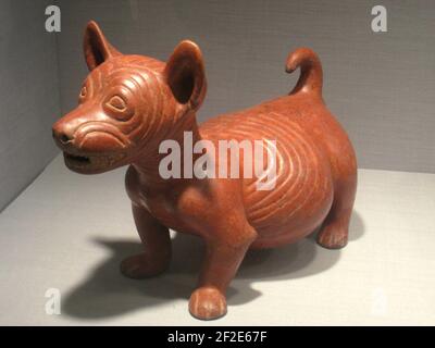 Personaggio del cane con la sua decorazione a pentola, Messico, Stato di Colima, 200 a.C. Foto Stock