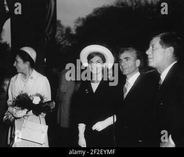 Il presidente John F. Kennedy, la prima signora Jacqueline Kennedy, Mohammad Reza Pahlavi e Farah Pahlavi. Foto Stock